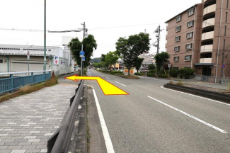 ＪＲ三田駅方面より平成大橋南詰を左折