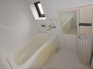 コンパクトで使いやすいお風呂です