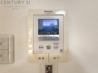 訪問者が来たときにテレビ画面で確認できるため、安心してドアを開けられます。録画機能があるものもあり、留守中に来訪者を記録しておくことができます。利便性が高く、セキュリティ面でも安心です