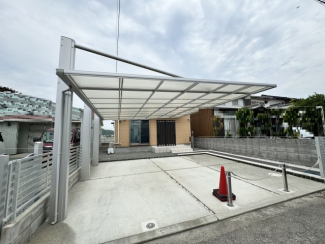 片持ち並列2台用カーポートあります♪