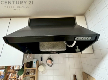 パワフルな吸引力で調理中の臭気等をしっかり処理してくれ、室内を快適に保ってくれます。