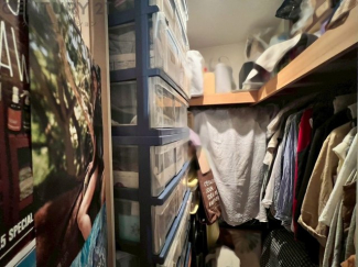 収納力が高く洋服や小物を整理しやすく、更衣室のように使え、部屋がすっきり保てます。収納の配置を自由に調整でき、換気性が良く防湿・防虫対策も可能。快適で機能的な生活空間を実現できます♪