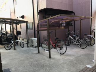 自転車置き場　カーポート付