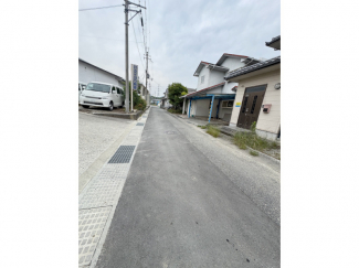 【前面道路含む現地写真】