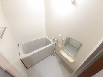 コンパクトで使いやすいお風呂です