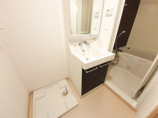 明るい洗面所です