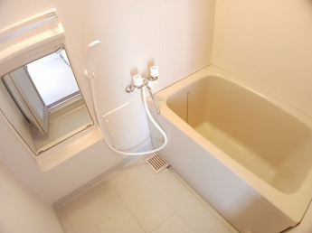 日々の疲れを癒すお風呂付です