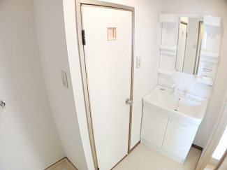 明るい洗面所です