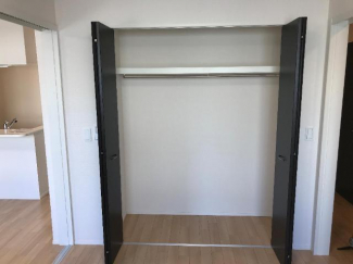 洋室の上棚付収納