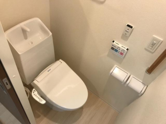 冬も快適温水暖房便座
