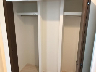 夏物と冬物分けて掛けれるクローゼット
