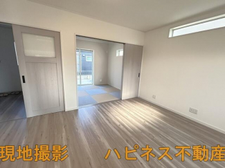 和室続きの１５帖リビング。