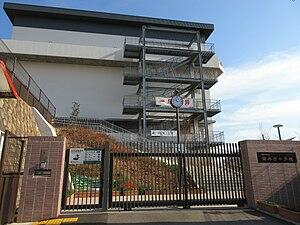 神戸市立筒井台中学校まで656m