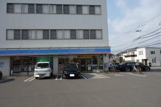 ローソン松山東石井六丁目店まで135m