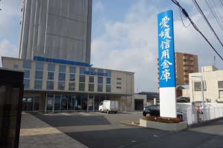 愛媛銀行石井支店まで387m