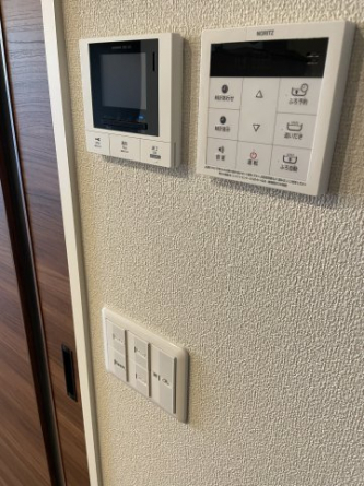 モニター付きインターホンとオートロックで安心です