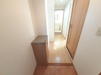収納もある玄関です