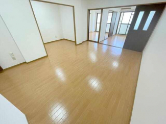 内観写真は２０２５．４撮影分　真ん中　ＬＤＫ１４．８帖