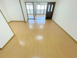 内観写真は２０２５．４撮影分　　真ん中　ＬＤＫ１４．８帖