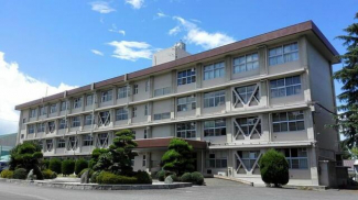 愛媛県立小松高校まで1537m