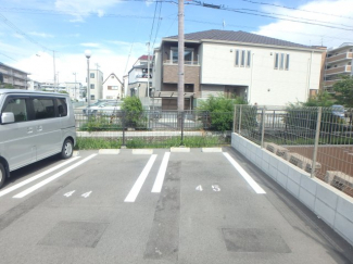 駐車場があるので、車を買う予定の方も安心です
