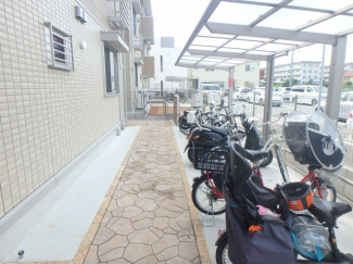 屋根付き駐輪スペースです