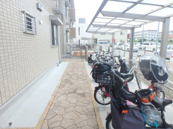屋根付き駐輪スペースです
