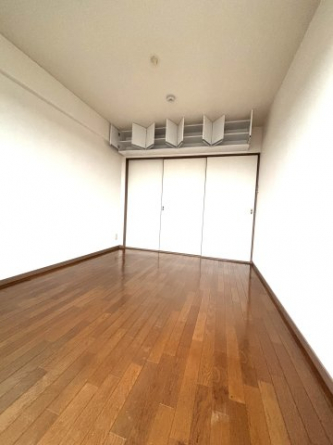 洋室1の吊り収納