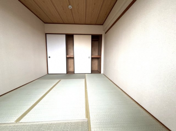 和室の収納は　押入1間です。