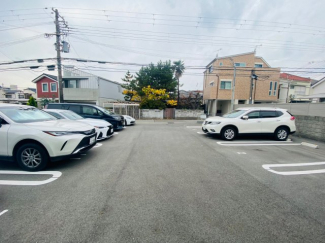 【駐車場】