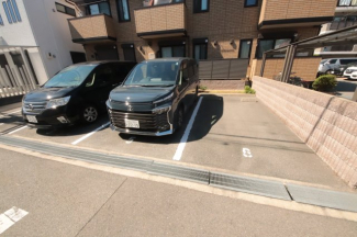 駐車場があるので、車を買う予定の方も安心です
