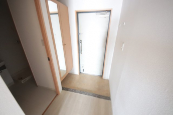 毎日通る玄関はこちらです