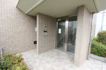 清潔なエントランスです