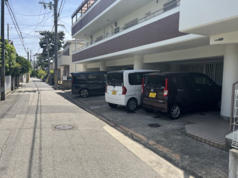 【駐車場】