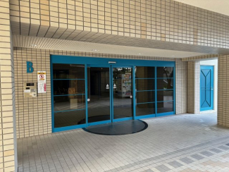 ゆとりのあるエントランスです