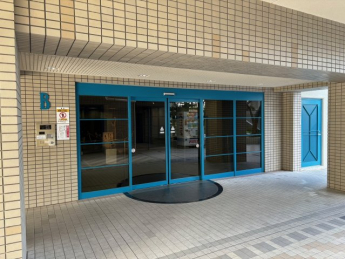 ゆとりのあるエントランスです