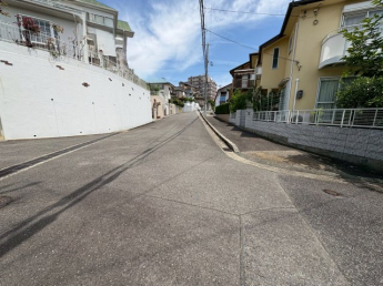 【前面道路含む現地写真】