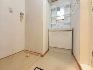 明るい洗面所です