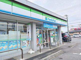 ファミリーマートまで141m