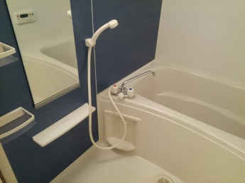 コンパクトで使いやすいお風呂です