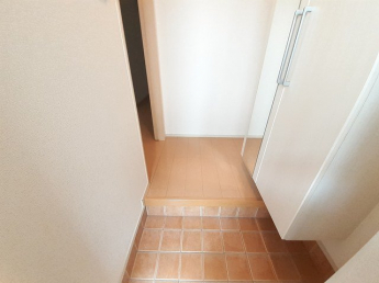 明るい玄関です