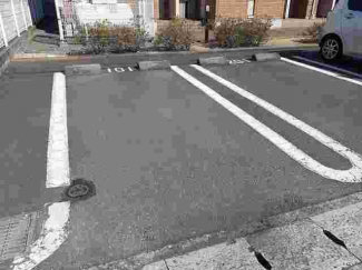 車をお持ちの方に嬉しい駐車場付きの物件です