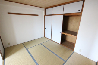 柔らかい畳が心地よい和室