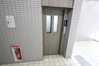 清潔なエントランスです