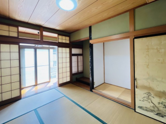 落ち着いた雰囲気の和室付きです