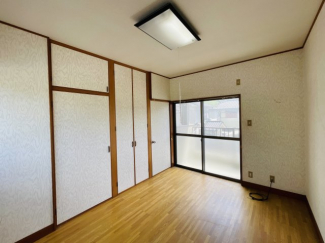 明るい洋室です