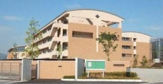 四国中央市立三島東中学校まで888m