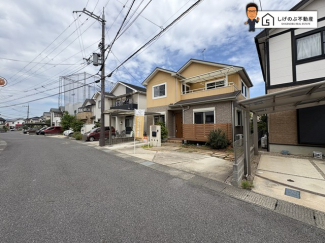 オール電化
駐車2台可(カーポート有り)
閑静な住宅街
徒歩圏内にコンビニエンスストアが充実しているので買い物にとても便利です♪