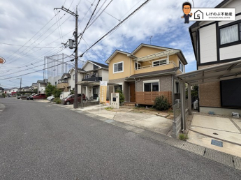 オール電化
駐車2台可(カーポート有り)
閑静な住宅街
徒歩圏内にコンビニエンスストアが充実しているので買い物にとても便利です♪