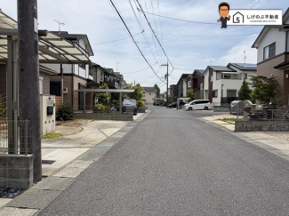 前面道路は約6ｍの広さがございます。車庫入れもスムーズに行えます。
